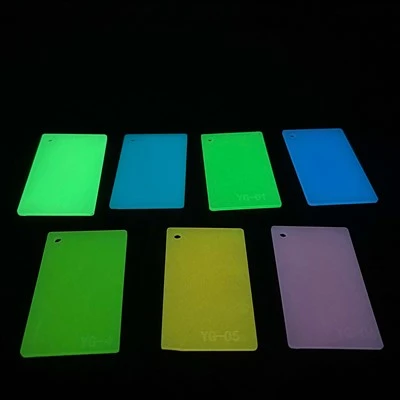 Full acrílic autolluminós que brilla a la foscor